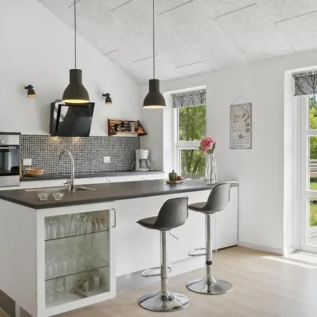Oiva - 450m From The Sea By Interhome Bøtø By